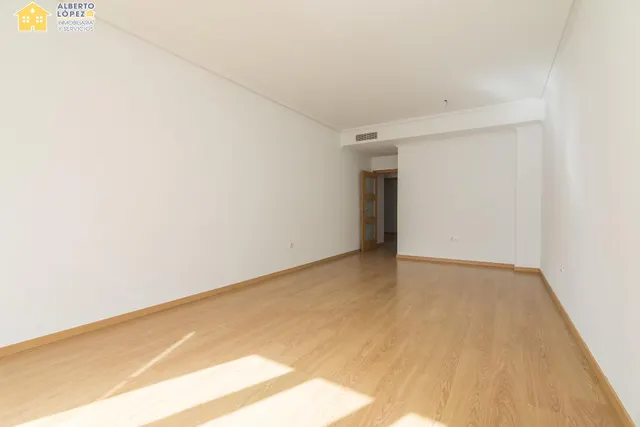 PISO DE 102 METROS CONSTRUIDOS  3 DORMITORIOS, 2 BAÑOS Y VESTIDOR EN EL ALTET — 38