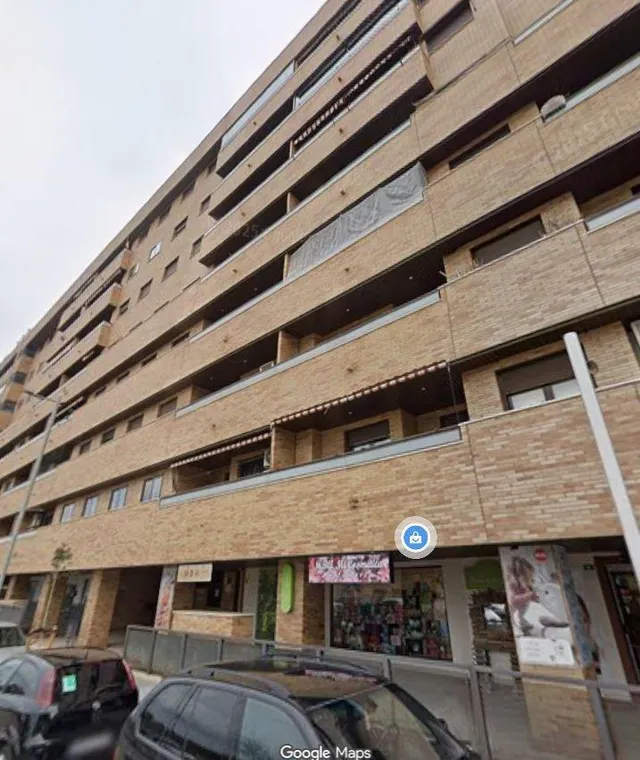 Se venden dos Locales OKUPADOS en Marcenado 46 Madrid, (Madrid). — 9