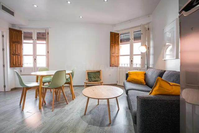 Realejo. Bonito piso amueblado con 2 dormitorios, salón-cocina y baño. Aire acondicionado. — 3