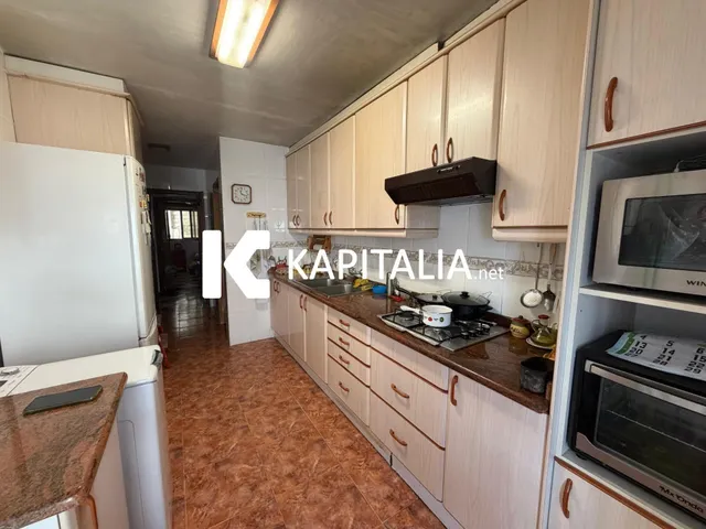 ¡Amplia casa en VENTA en Llutxent con garaje, balcón y un si - foto 4