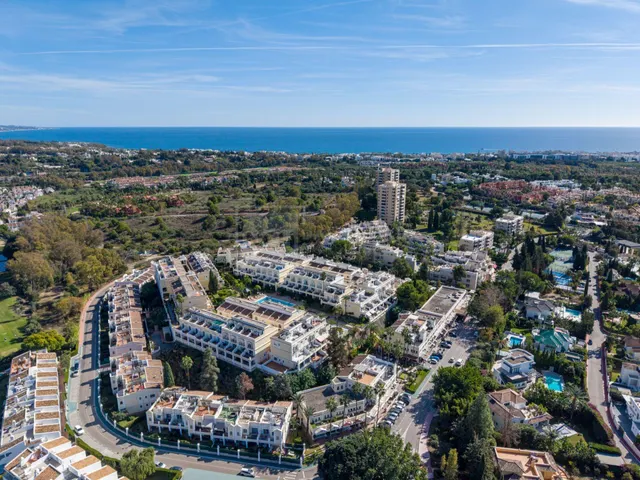 Casa adosada recién reformada en Aloha Gardens con vistas panorámicas — 9