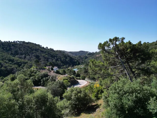 Terreno urbano de 2800 m2 en Benahavís, vistas espectaculares — 7