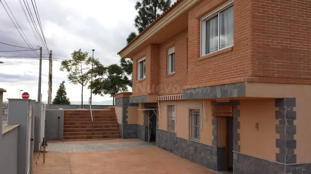 CHALET INDEPENDIENTE 8 habitaciones + 1.200 M2 DE PARCELA +  - foto 3