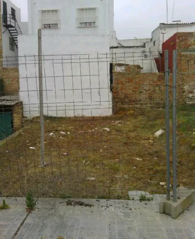 SOLAR URBANO EN EL VISO DEL ALCOR — 2