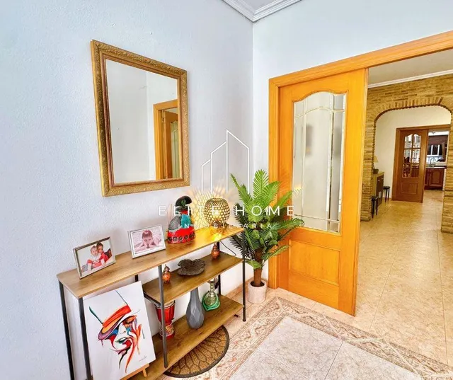 VIVIENDA CON MÁS DE 200m2 EN BURRIANA