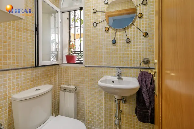 *  ¡Tu nuevo hogar te espera en Churriana de la Vega! Casa adosada con patio, garaje y futura parada de metro a pocos pasos. — 8
