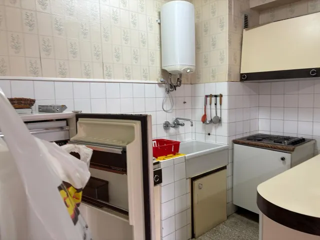 Se vende apartamento en Valencia de Don Juan, amueblado, cocina americana, terraza, 2 amplias habitaciones, baño, 3º sin ascensor. — 9