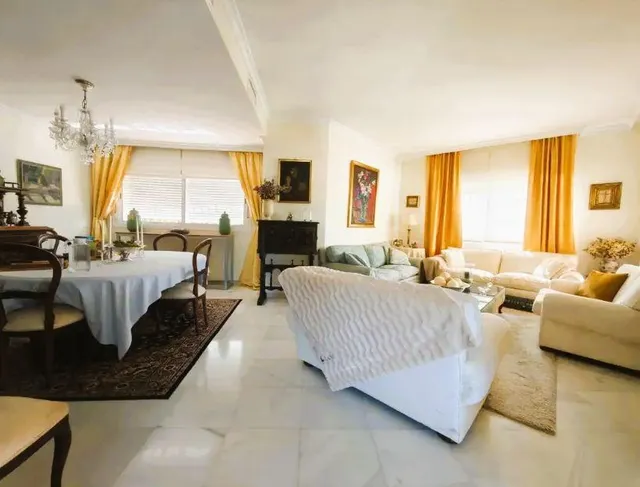 Villa en venta en Nueva Andalucía, Marbella, con vistas al mar y cerca de Puerto Banús — 41