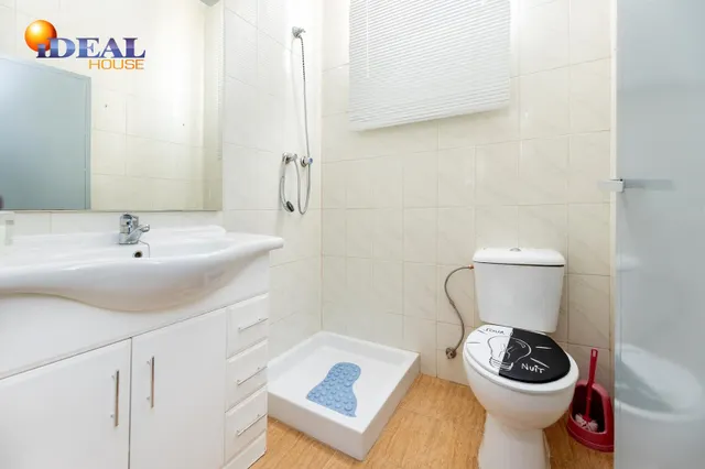 Amplio Chalet con piscina, pista deportiva y vistas en Ogíjares. — 27