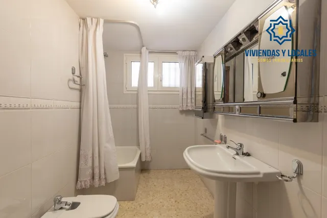 Complejo industrial con vivienda en Alhendín con 2500 metros cuadrados — 35