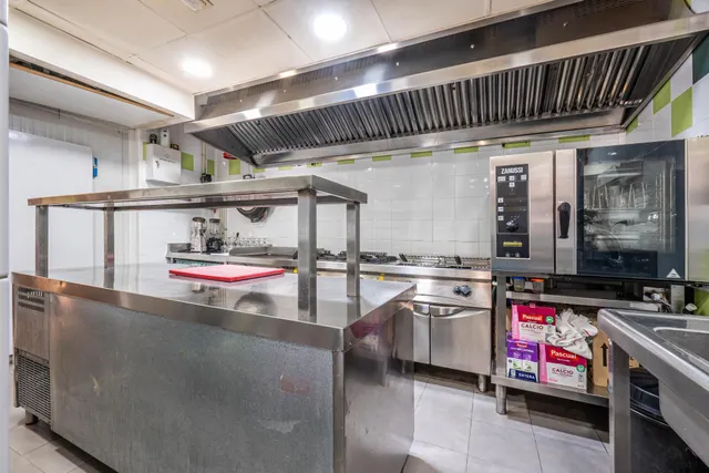 Venta de cafetería La Contraviesa de 160 m2  junto a Alcampo — 27