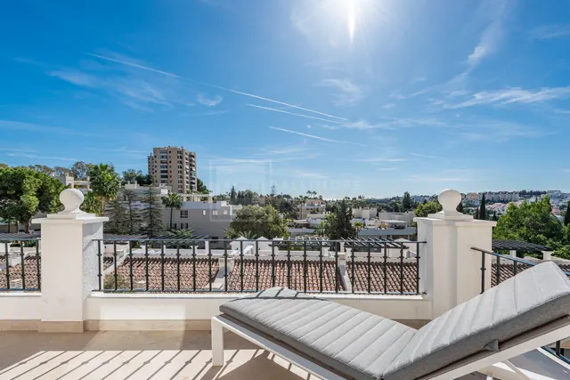 Casa adosada recién reformada en Aloha Gardens con vistas panorámicas — 19