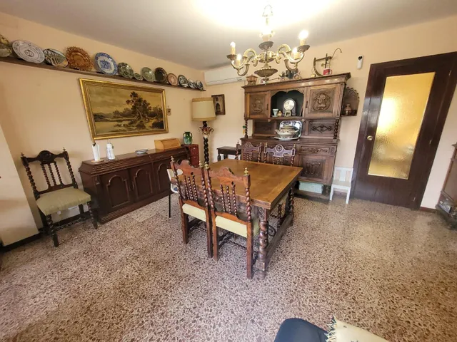 Impresionante Chalet con Amplio Terreno y Piscina en las Afueras de Zaragoza — 25