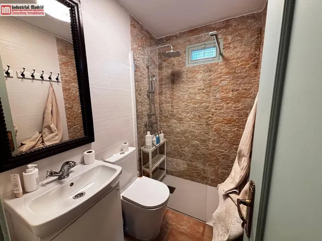 Chalet rústico independiente con piscina privada y gran parcela en Valdilecha — 8