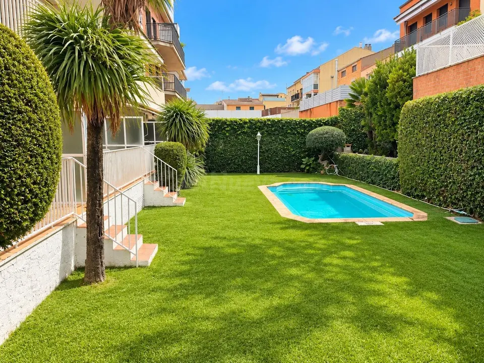 VENTA CASA EN IGUALADA ZONA SET CAMINS TERRAZAS, GARAJE Y PISCINA COMUNITARIA!!