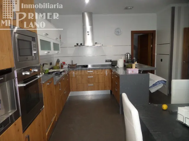 SE VENDE CASA CON GARAJE Y PISCINA POR CALLE ORIENTE PARA EN - foto 2