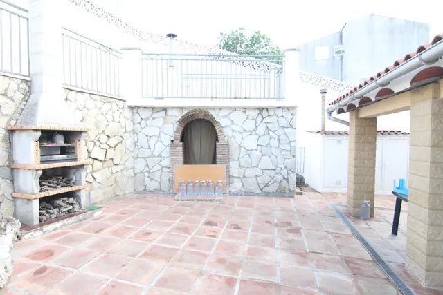 CASA A TRES VIENTOS CON 4 habitaciones, AMPLIO GARAJE Y PATI - foto 5