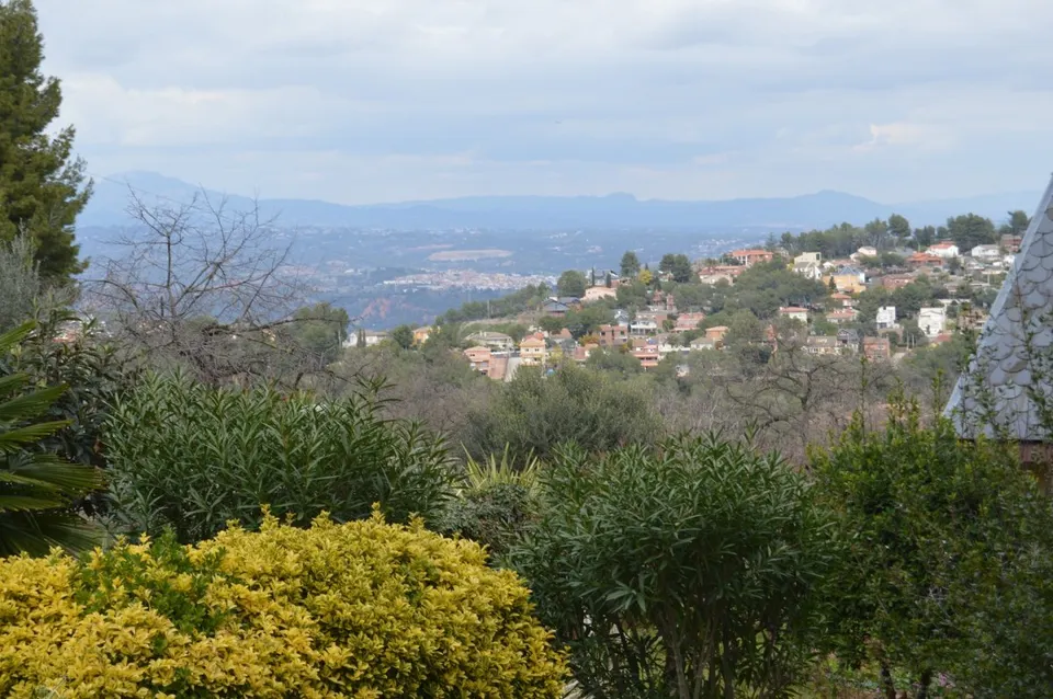 PARCELA EN VENTA EN EL MEJOR SITIO DE CORBERA DE LLOBREGAT (BARCELONA)