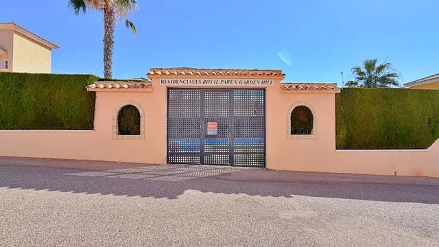 Villa 4 habitaciones 198m² en venta - Urbanización Perla del Mar — 50