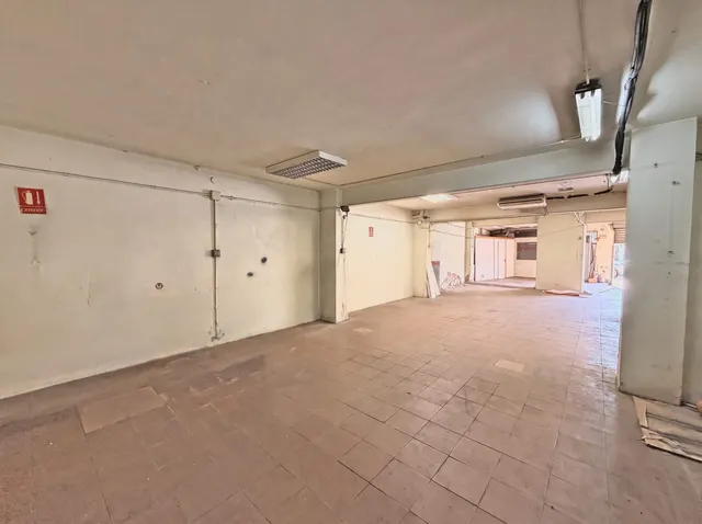 Amplio Local Comercial en Alquiler en Cubelles - €1450/mes — 12