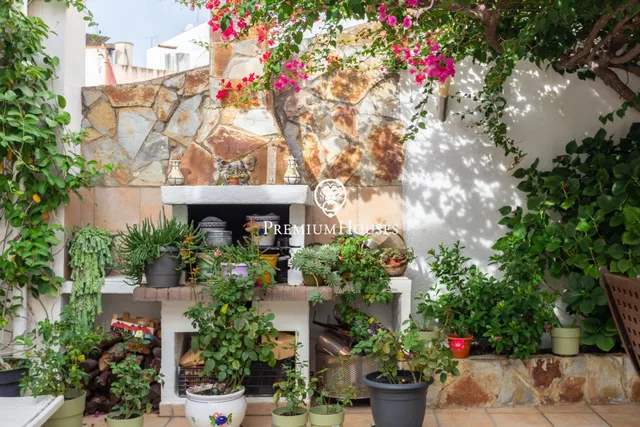 Amplia vivienda con ascensor, patio y terrazas — 12