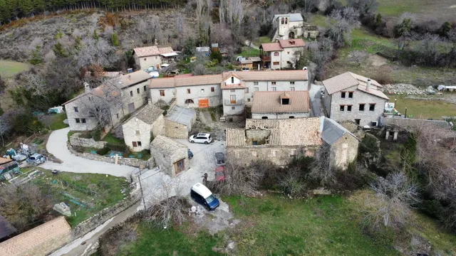 Casa tradicional de piedra para rehabilitar en lerés — 10