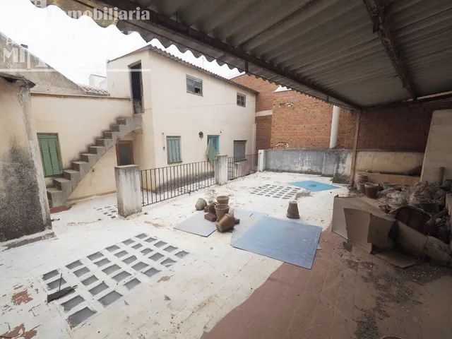 *Edificio en venta en el centro de Tomelloso, vivienda, dos 