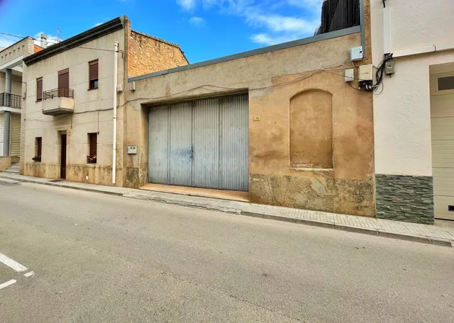 Almacén de 150 m2 en el centro de Campredó (Tortosa) – Ideal
