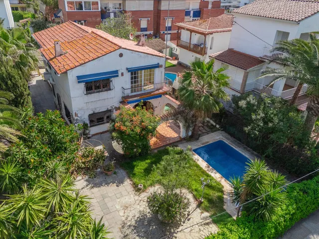 Casa a reformar en la zona del Vinyet. Sitges