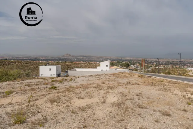 Terreno urbano de 750 m2 en Altos de La Zubia. Parcela 17, manzana M — 21