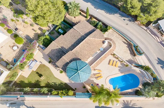 MAJESTUOSA VILLA CON VISTAS AL MAR, CERCA DE LA PLAYA DE LA FUSTERA, BENISSA — 40
