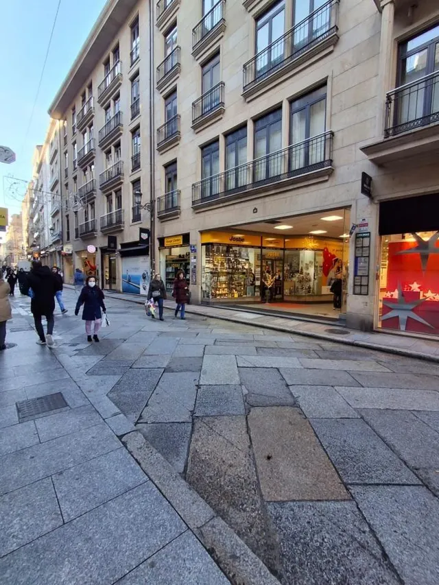 Local comercial ideal en la Galería Cambre  | Espacio versátil y céntrico para tu negocio — 25
