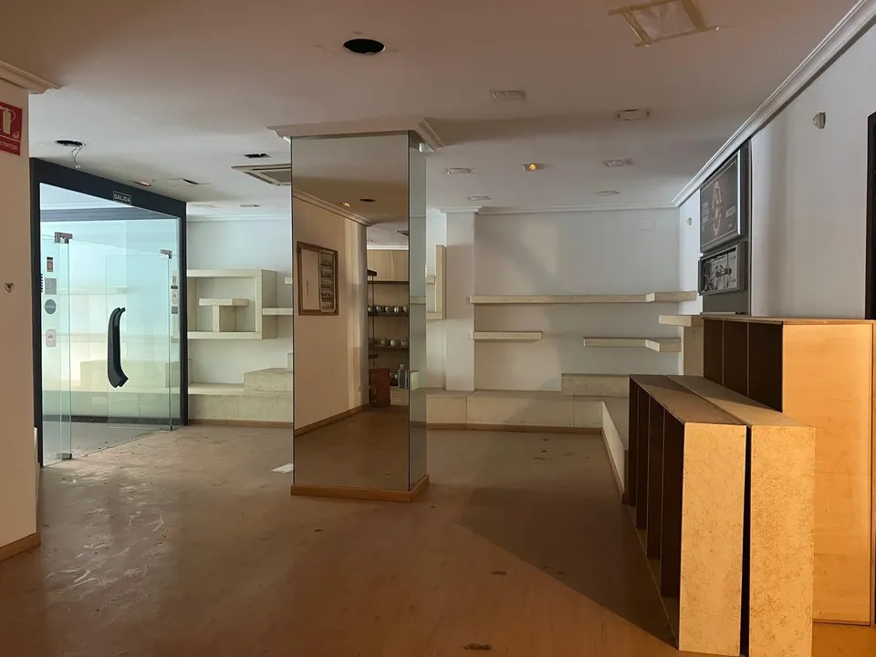 Local comercial con salida de humos en zona San José - Ontinyent