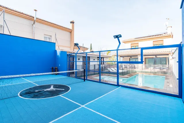 ¡Descubre el hogar de tus sueños en este espectacular chalet independiente! — 27