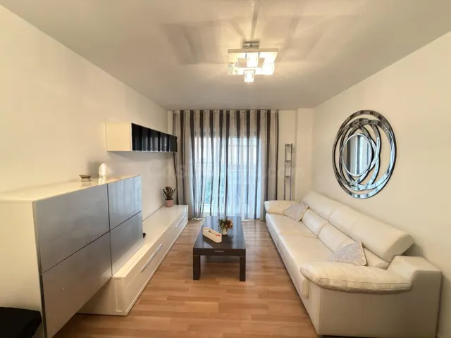 Piso de 3 dormitorios con piscina comunitaria, garaje y tras