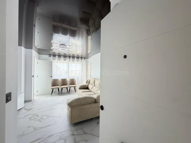 APARTAMENTO CON VISTAS AL MAR Y APARCAMENTO PRIVADO EN LA ZE - foto 2