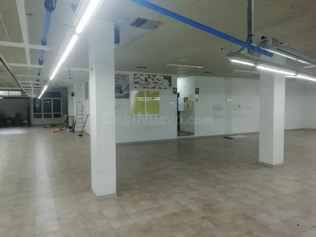 Bajo comercial de 435 m2 frente al Colegio Bergantiños - foto 3