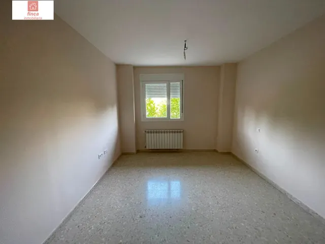 ALQUILER PISO EN BADAJOZ, DETRAS HOSPITAL UNIVERSITARIO, PISO SIN AMUEBLAR, COCINA AMUEBLADA Y EQUIPADA, CLIMATIZADO, CON ASCENSOR Y GARAJE, LUMINOSO — 12
