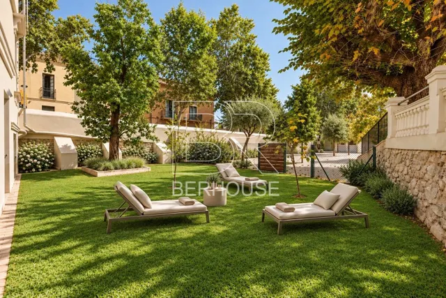 Piso con jardín privado en finca catalogada - Teià centro