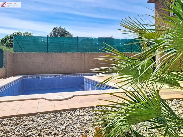 En venta Chalet independiente con piscina — 25
