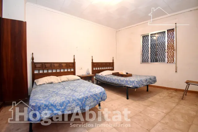 ESPACIOSA CASA CON LOCAL COMERCIAL, DOS TERRAZAS Y BALCÓN — 14