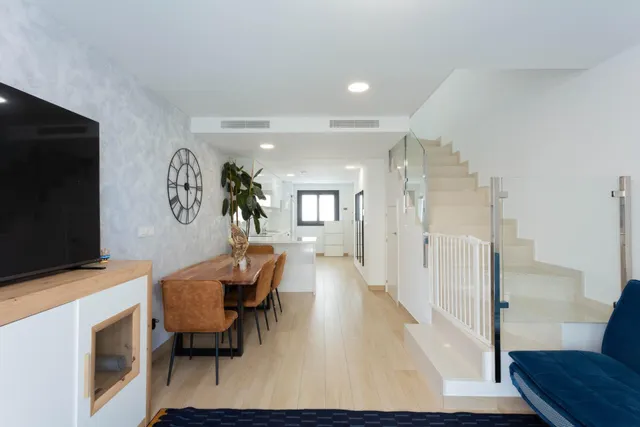 VIVIENDA ADOSADA A ESTRENAR — 6