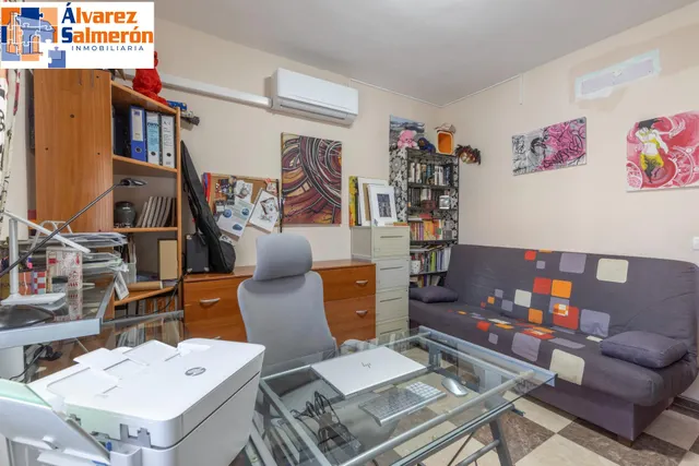 Casa en Armilla con terraza, patio y amplia cochera — 33