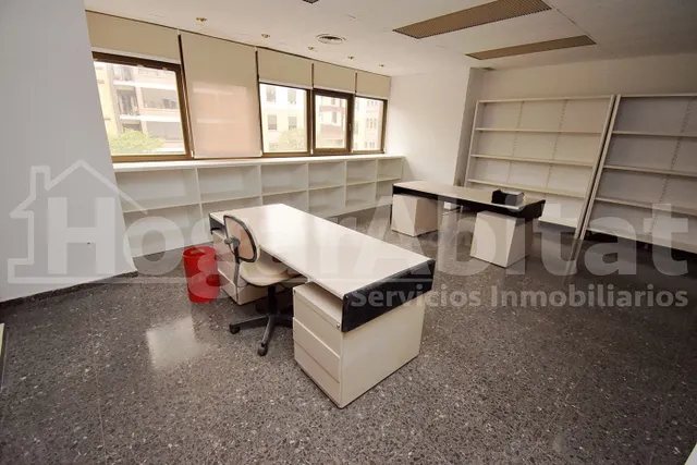DESPACHO CON 3 ESTANCIAS CERCA DEL PARQUE RIBALTA — 2