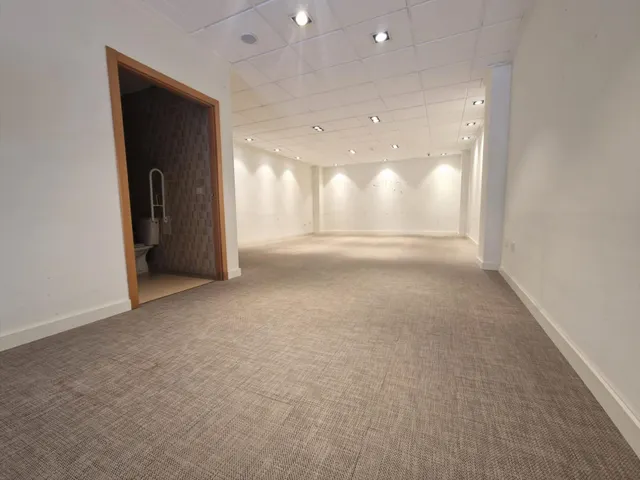 Gran Local Comercial en pleno centro de Guardamar del Segura — 14