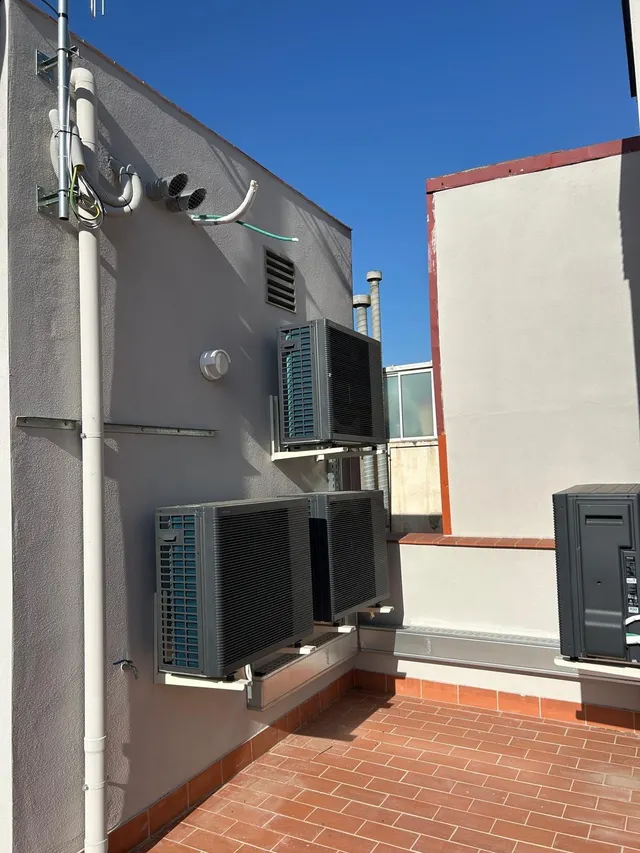 LOCAL COMERCIAL DE OBRA NUEVA A ESTRENAR EN PLENA CALLE NAVAS DE TOLOSA, ESQUINA CON BESALÚ — 22