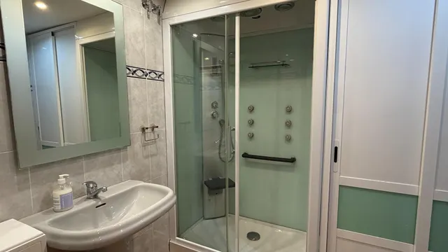 ¡Vistas despejadas al mar desde un piso 11 en Residencial El Brezo! — 7