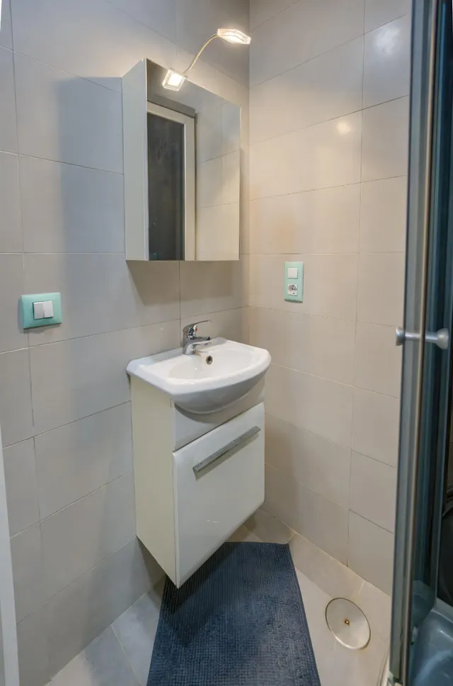 Chalet independiente de una planta con apartamento, piscina y parcela urbana de 2.800 m2 — 33