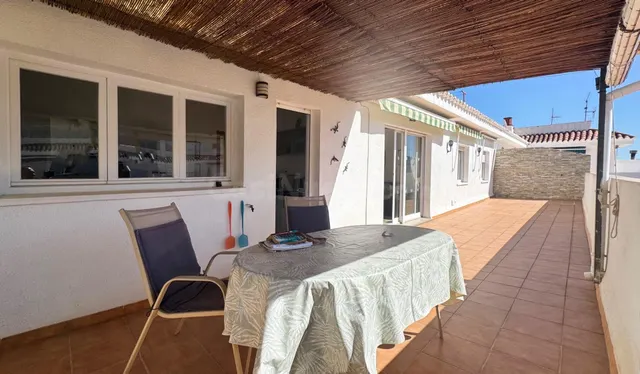 Soleado ático con garaje y amplia terraza con orientación su
