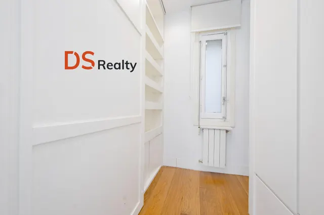Ds realty presenta | vivienda exterior con tres balcones y terraza frente al templo de debod — 29